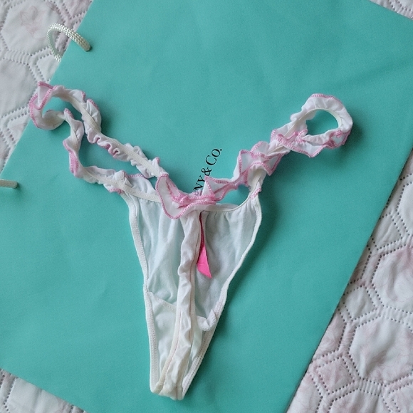 Victoria's Secret Pink Low Rise Thong - Picture 3 of 12